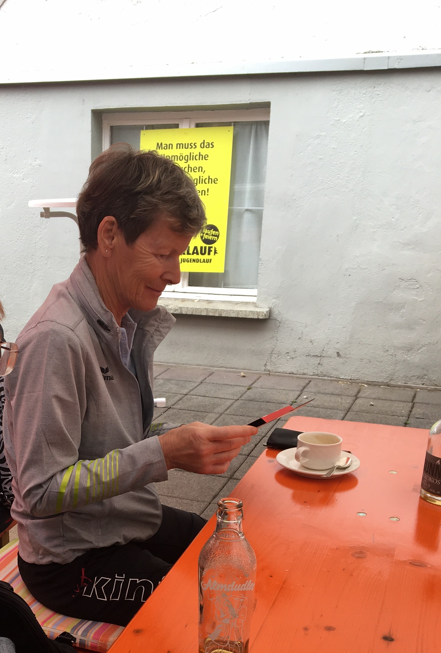 Annelies hat den Kaffee verdient.